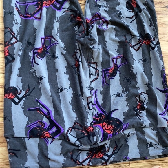 Lularoe spider leggings size Tall and curvy size 20-26 TC2 gray Halloween - Picture 7 of 9